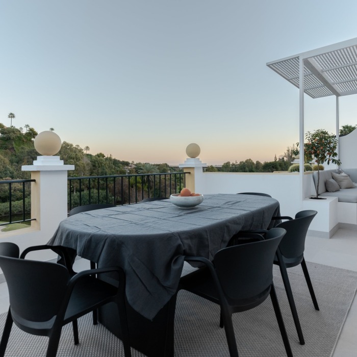 Ultra Moderne Appartement en Premiere Ligne de Golf de 2 Chambres à La Quinta, Benahavis | Image 27