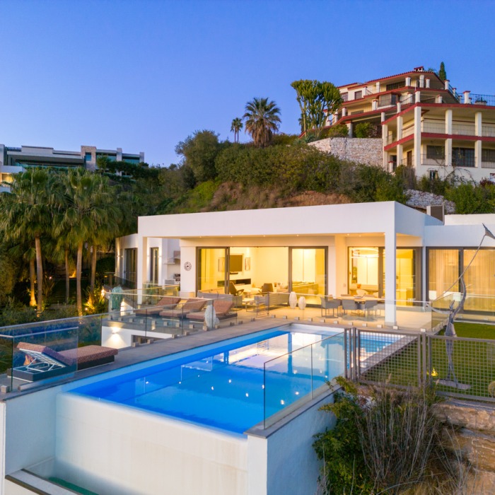Luxueuse Villa avec Vue Mer Panoramique de 7 Chambres à El Herrojo à Benahavis | Image 1