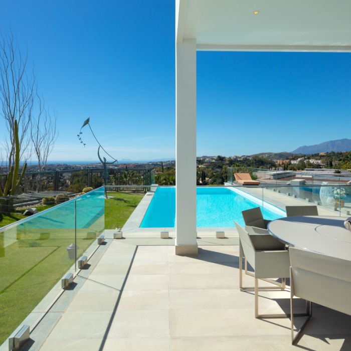 Luxueuse Villa avec Vue Mer Panoramique de 7 Chambres à El Herrojo à Benahavis | Image 11