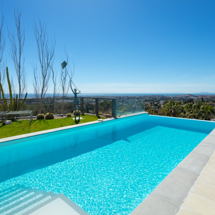 Luxueuse Villa avec Vue Mer Panoramique de 7 Chambres à El Herrojo à Benahavis | Image 10