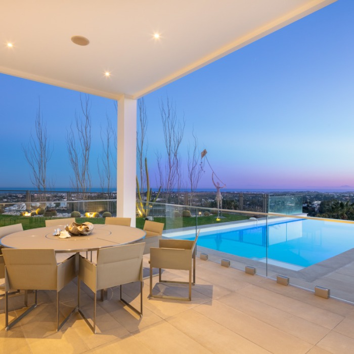 Luxueuse Villa avec Vue Mer Panoramique de 7 Chambres à El Herrojo à Benahavis | Image 4