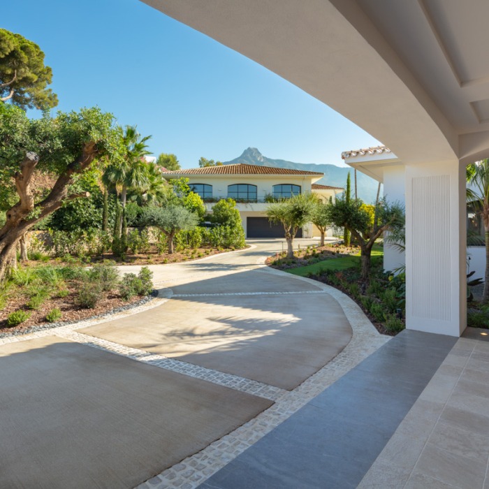 Emblematic 16 Bedroom Villa in Marbella Golden Mile | Image 23