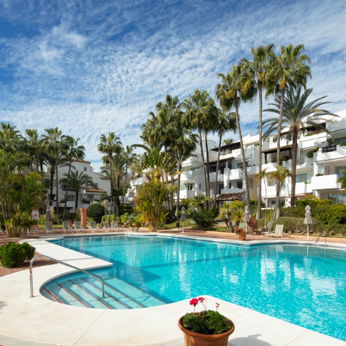 Stunning 4 Bedroom Penthouse in Puente Romano in Marbella Golden Mile | Image 5