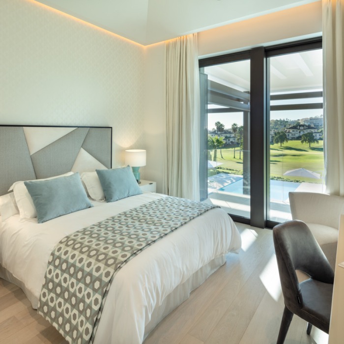 Modern 6 Bedroom Frontline Golf Villa in Nueva Andalucia | Image 20