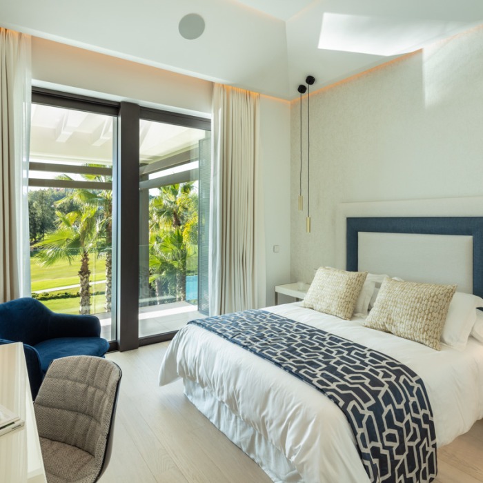 Modern 6 Bedroom Frontline Golf Villa in Nueva Andalucia | Image 17