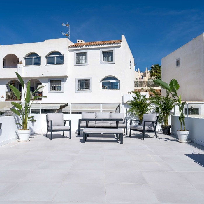 Stylish Scandinavian 3-bed penthouse with rooftop terrace in Nueva Andalucia | Image 2