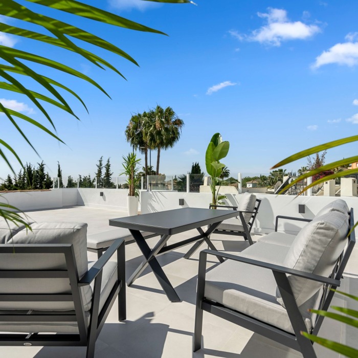 Stylish Scandinavian 3-bed penthouse with rooftop terrace in Nueva Andalucia | Image 12