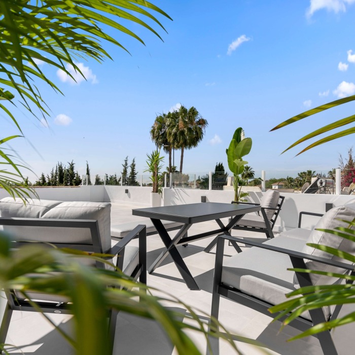 Stylish Scandinavian 3-bed penthouse with rooftop terrace in Nueva Andalucia | Image 13