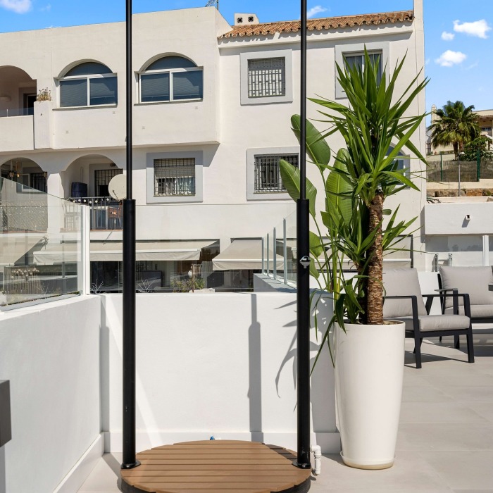Stylish Scandinavian 3-bed penthouse with rooftop terrace in Nueva Andalucia | Image 14