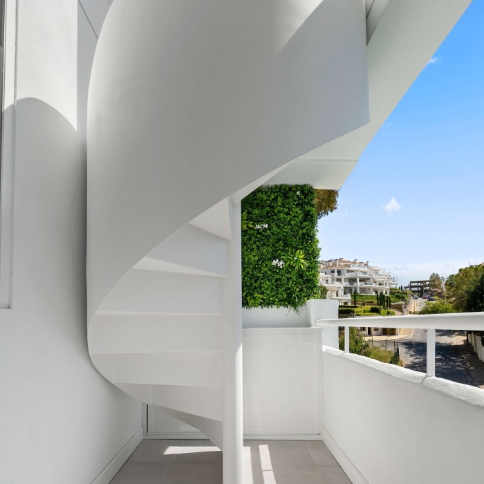 Penthouse Scandinave élégant de 3 Chambres avec Terrasse sur le Toit à Nueva Andalucia | Image 17