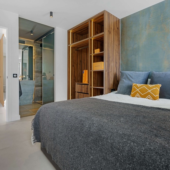 Elegante ático Escandinavo de 3 Dormitorios con Terraza en la Azotea en Nueva Andalucía | Image 40