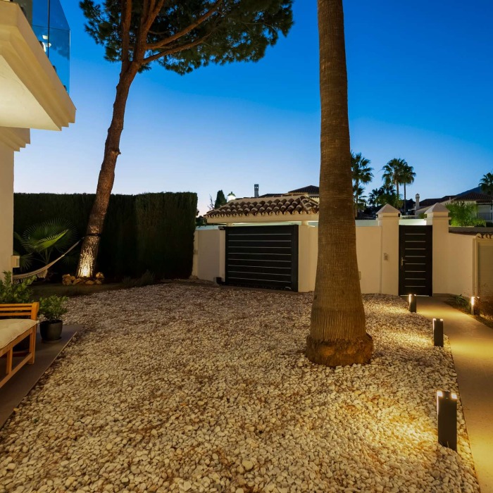 Villa Luxueuse de 4 Chambres de Style Andalouse à 4 Chambres au Marbella Country Club à Nueva Andalucia | Image 1