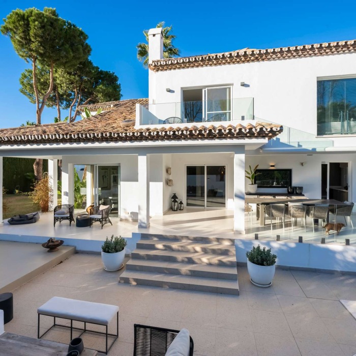 Villa Luxueuse de 4 Chambres de Style Andalouse à 4 Chambres au Marbella Country Club à Nueva Andalucia | Image 3