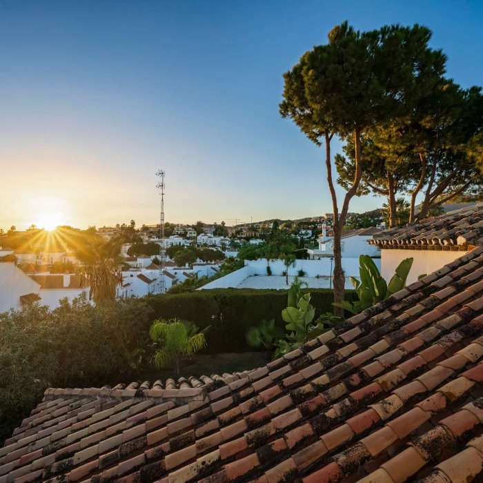 Villa Luxueuse de 4 Chambres de Style Andalouse à 4 Chambres au Marbella Country Club à Nueva Andalucia | Image 7