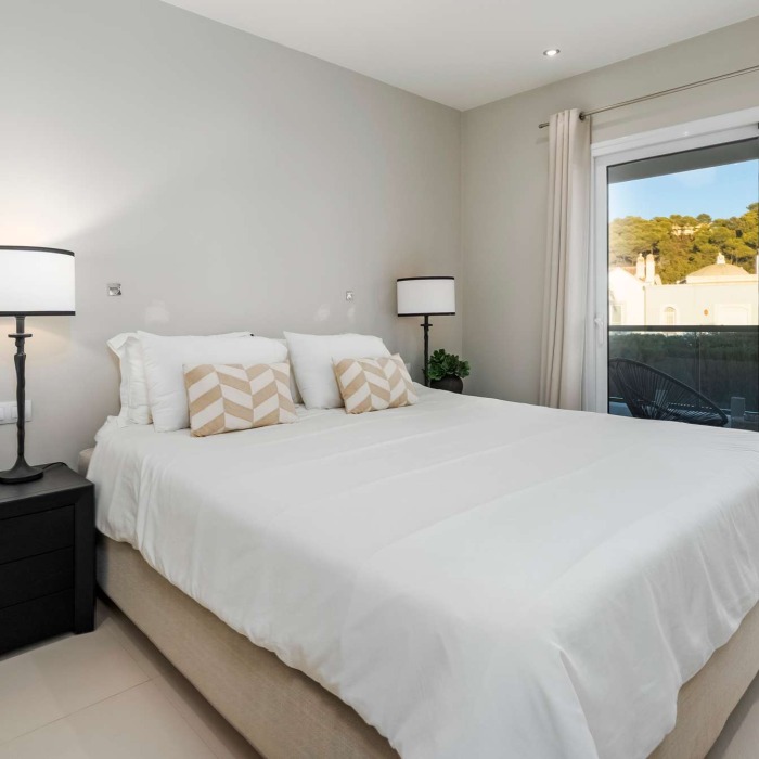 Villa Luxueuse de 4 Chambres de Style Andalouse à 4 Chambres au Marbella Country Club à Nueva Andalucia | Image 24