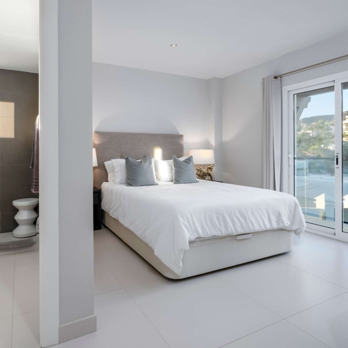 Villa Luxueuse de 4 Chambres de Style Andalouse à 4 Chambres au Marbella Country Club à Nueva Andalucia | Image 28