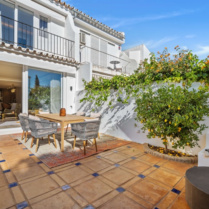 Modern 3 Bedroom Townhouse with Views in Aloha, Nueva Andalucia | Image 14