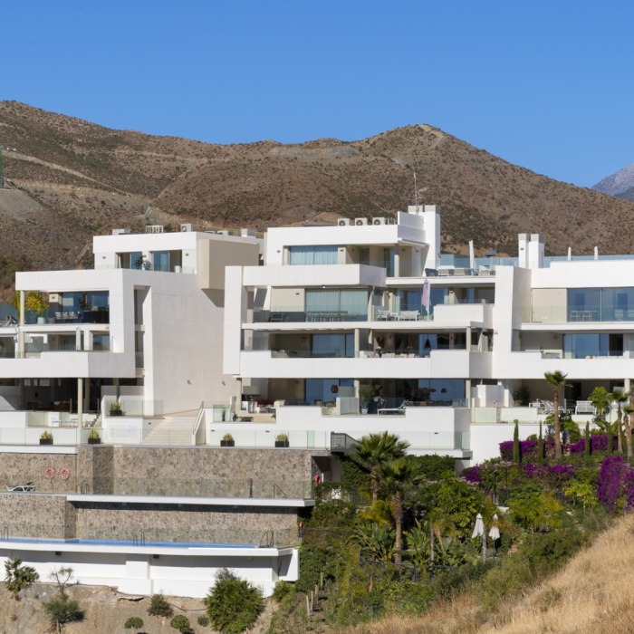 Penthouse moderne de 3 Chambres avec Vue Panoramique sur la Mer à Nueva Andalucia | Image 3