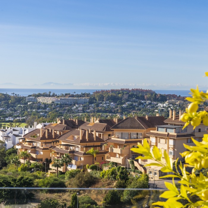 Penthouse moderne de 3 Chambres avec Vue Panoramique sur la Mer à Nueva Andalucia | Image 4