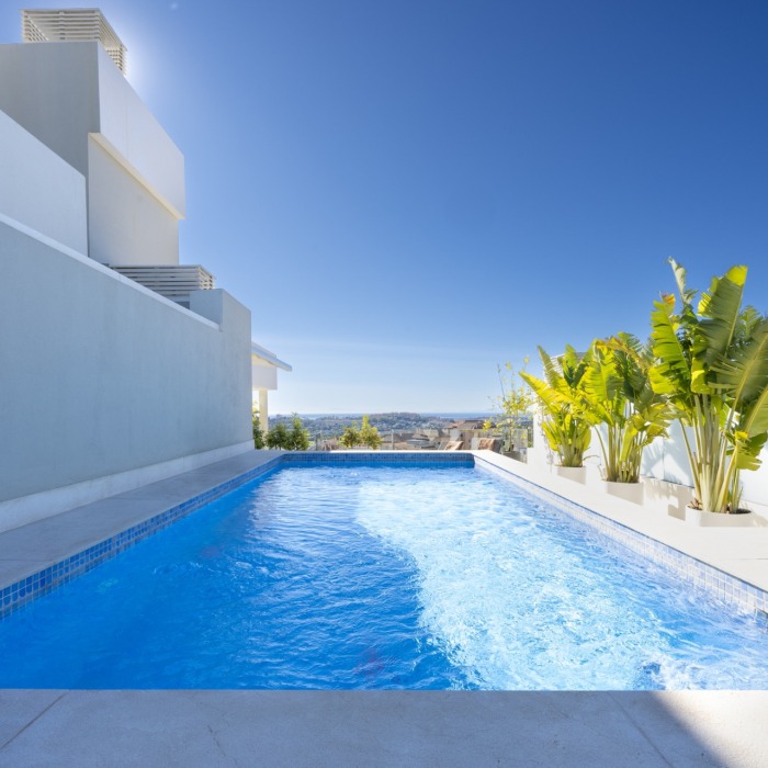 Ático dúplex moderno de 3 dormitorios con vistas panorámicas al mar en Nueva Andalucía | Image 20