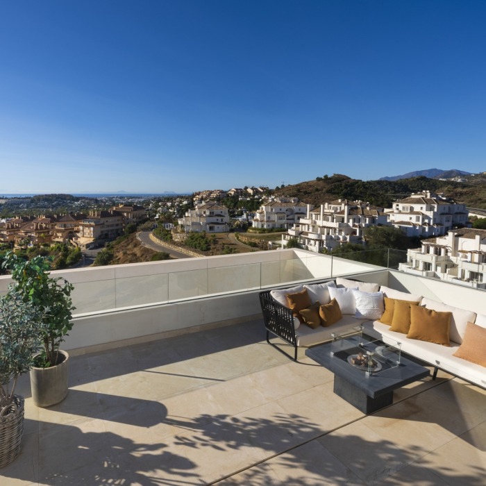 Penthouse moderne de 3 Chambres avec Vue Panoramique sur la Mer à Nueva Andalucia | Image 31
