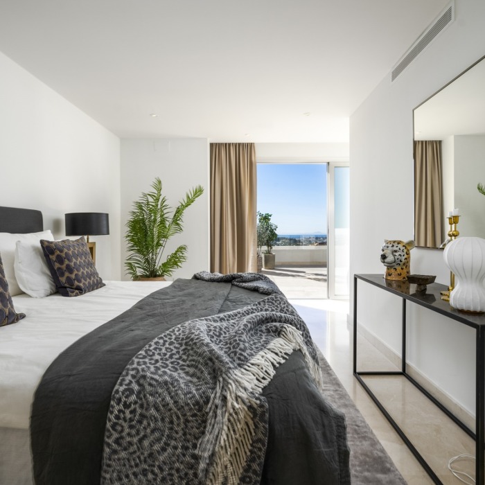 Penthouse moderne de 3 Chambres avec Vue Panoramique sur la Mer à Nueva Andalucia | Image 36