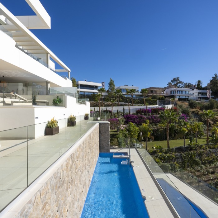 Modern 3 Bedroom Duplex Penthouse with Panoramic Sea Views in Nueva Andalucia | Image 47