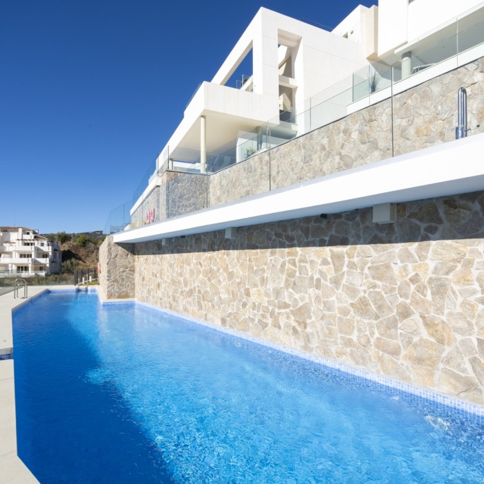 Modern 3 Bedroom Duplex Penthouse with Panoramic Sea Views in Nueva Andalucia | Image 50