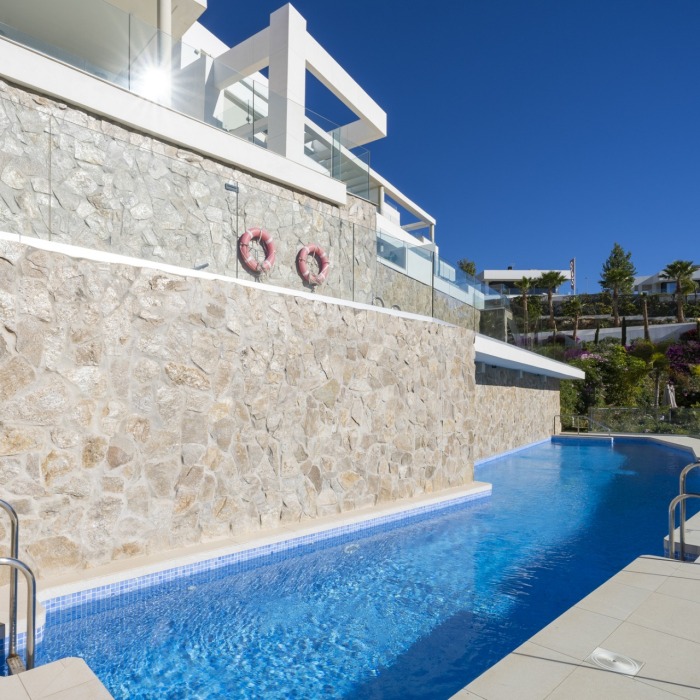 Modern 3 Bedroom Duplex Penthouse with Panoramic Sea Views in Nueva Andalucia | Image 51