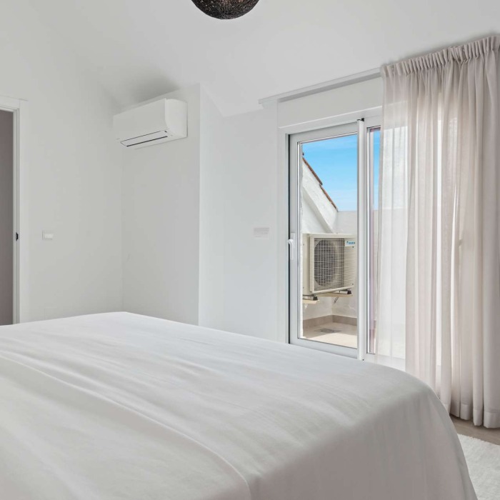 Duplex Penthouse Moderne de 3 Chambres avec Deux Terrasses à Nueva Andalucia | Image 9