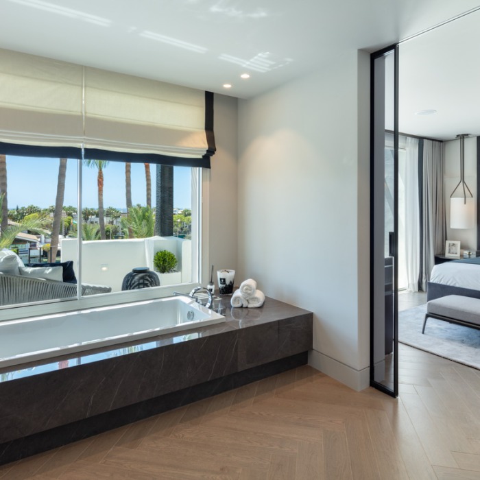 Contemporary 3 Bedroom Apartment in Puente Romano, Marbella Golden Mile | Image 20