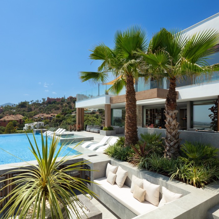 Modern Masterpiece 6 Bedroom Villa in La Quinta in Benahavis | Image 53