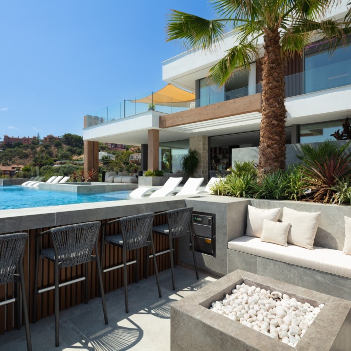 Modern Masterpiece 6 Bedroom Villa in La Quinta in Benahavis | Image 50