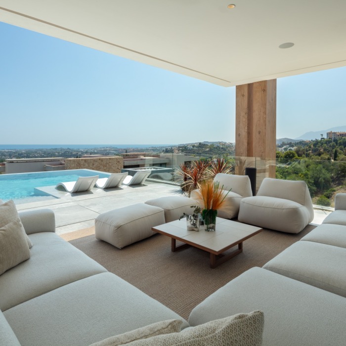 Modern Masterpiece 6 Bedroom Villa in La Quinta in Benahavis | Image 48