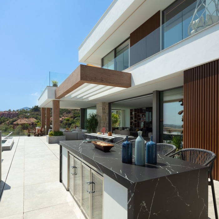 Modern Masterpiece 6 Bedroom Villa in La Quinta in Benahavis | Image 46