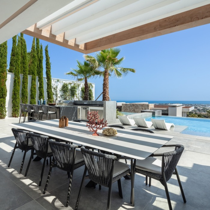 Modern Masterpiece 6 Bedroom Villa in La Quinta in Benahavis | Image 45