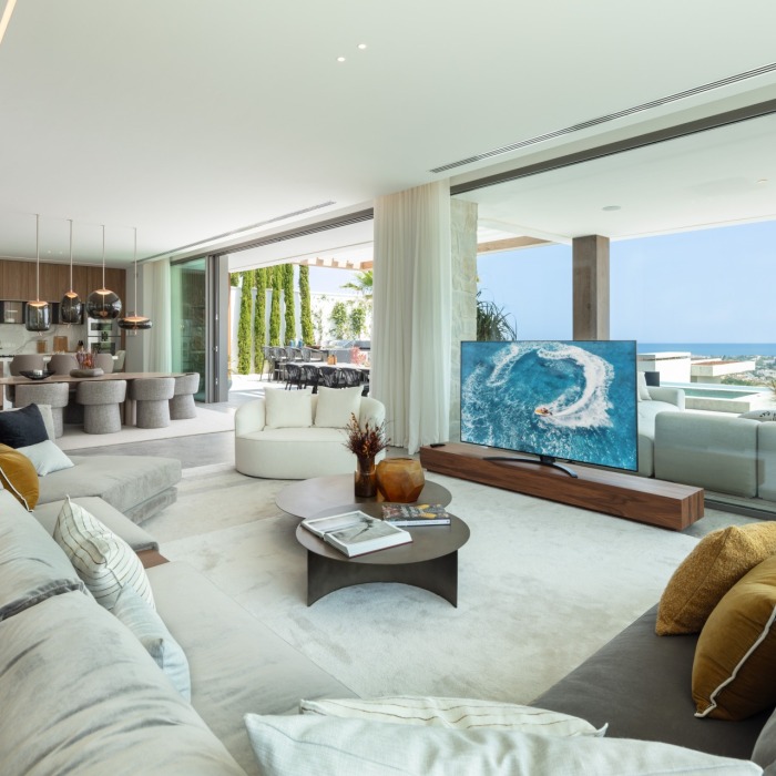 Modern Masterpiece 6 Bedroom Villa in La Quinta in Benahavis | Image 43
