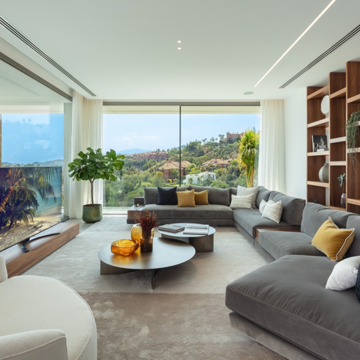 Modern Masterpiece 6 Bedroom Villa in La Quinta in Benahavis | Image 41