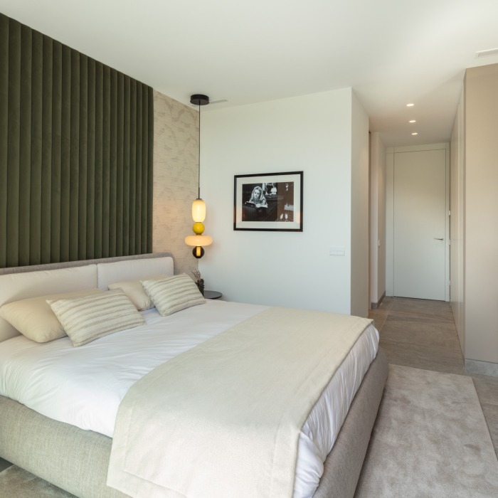 Modern Masterpiece 6 Bedroom Villa in La Quinta in Benahavis | Image 32