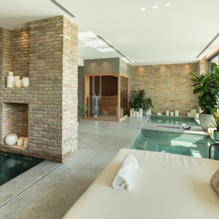 Modern Masterpiece 6 Bedroom Villa in La Quinta in Benahavis | Image 26