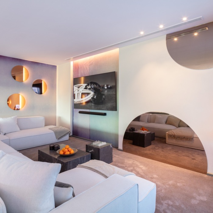 Modern Masterpiece 6 Bedroom Villa in La Quinta in Benahavis | Image 20
