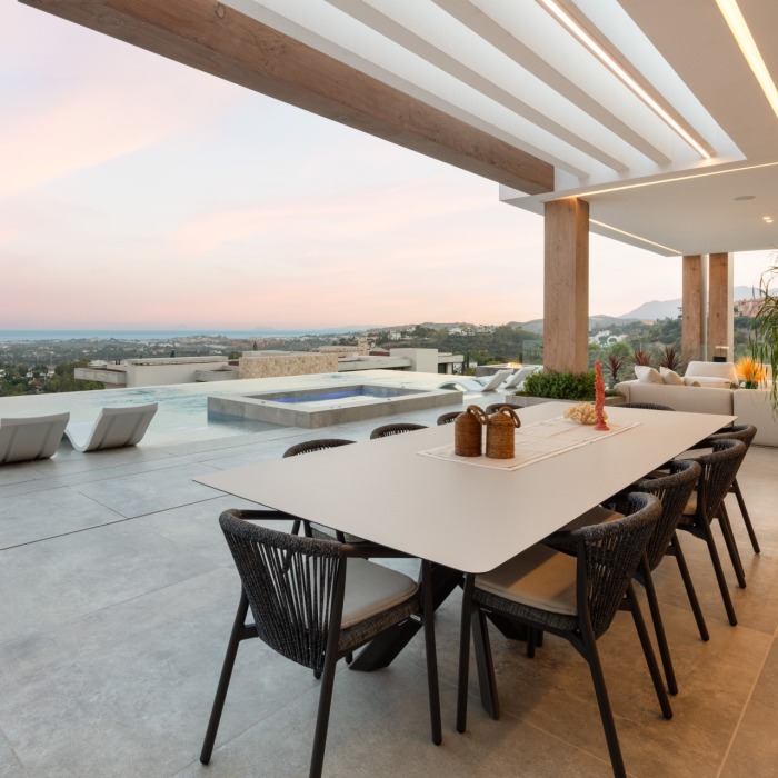 Modern Masterpiece 6 Bedroom Villa in La Quinta in Benahavis | Image 21