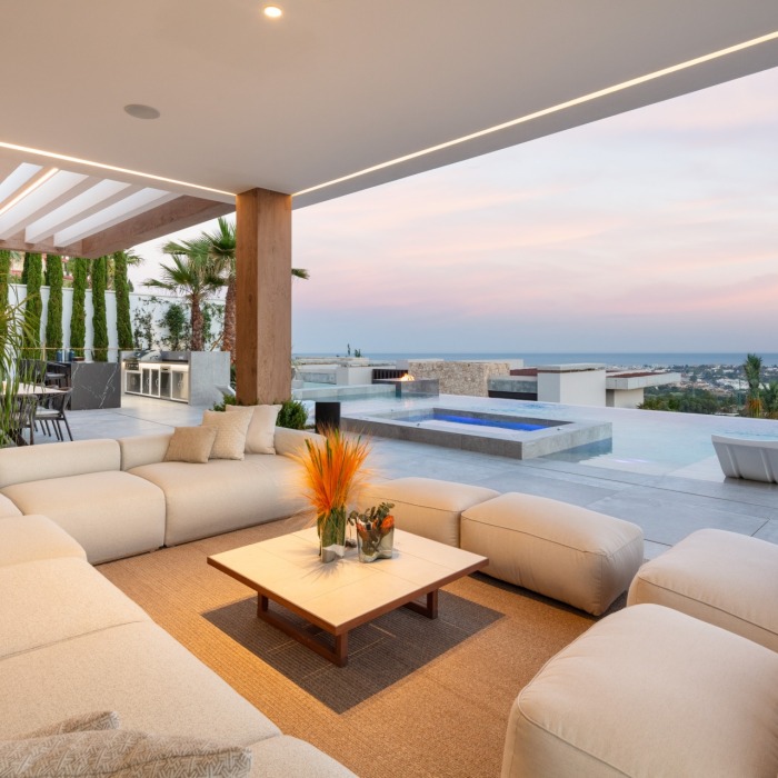 Modern Masterpiece 6 Bedroom Villa in La Quinta in Benahavis | Image 19