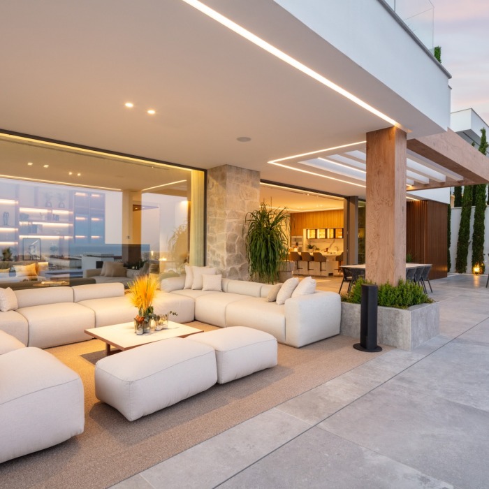 Modern Masterpiece 6 Bedroom Villa in La Quinta in Benahavis | Image 18