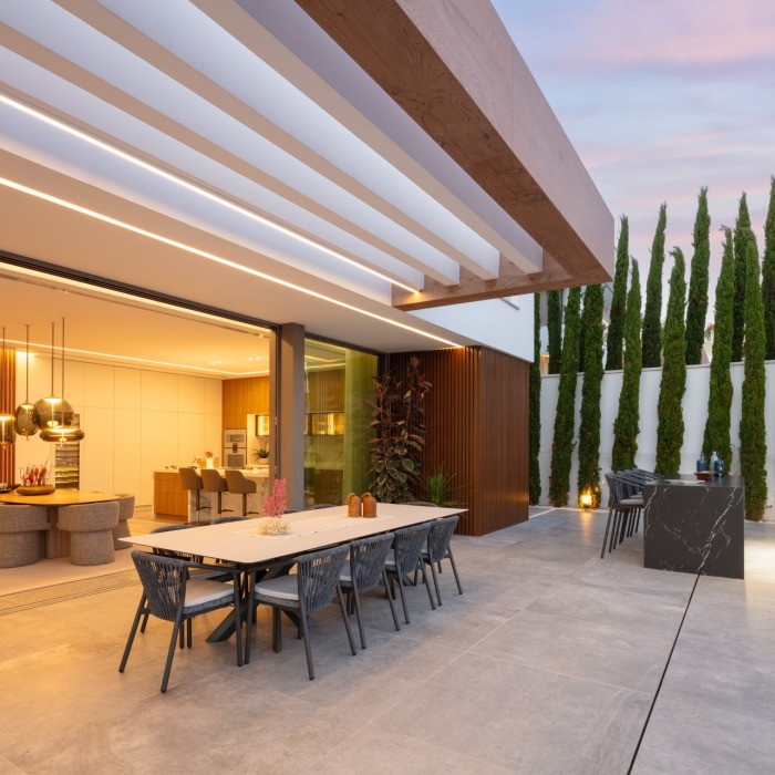 Modern Masterpiece 6 Bedroom Villa in La Quinta in Benahavis | Image 17