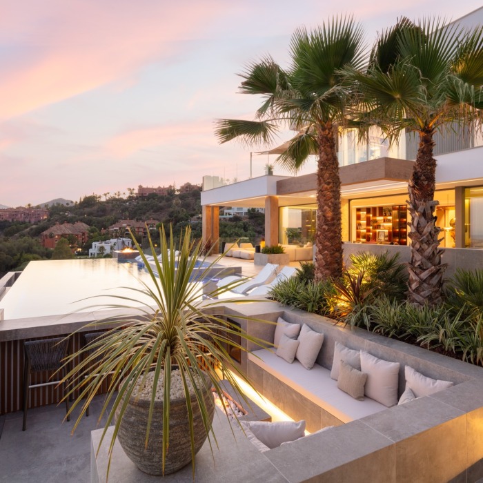 Modern Masterpiece 6 Bedroom Villa in La Quinta in Benahavis | Image 15