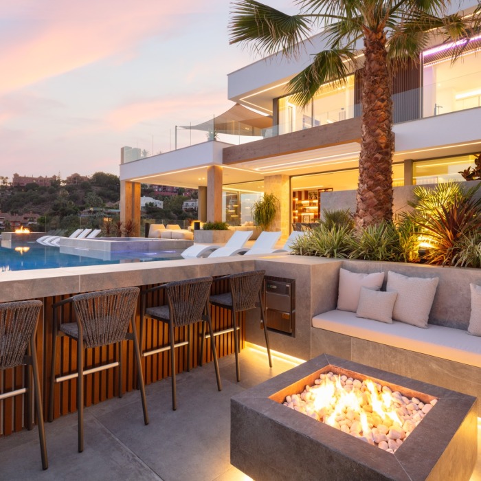 Modern Masterpiece 6 Bedroom Villa in La Quinta in Benahavis | Image 14