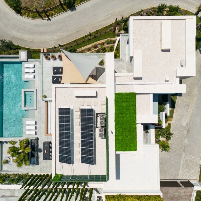Modern Masterpiece 6 Bedroom Villa in La Quinta in Benahavis | Image 10