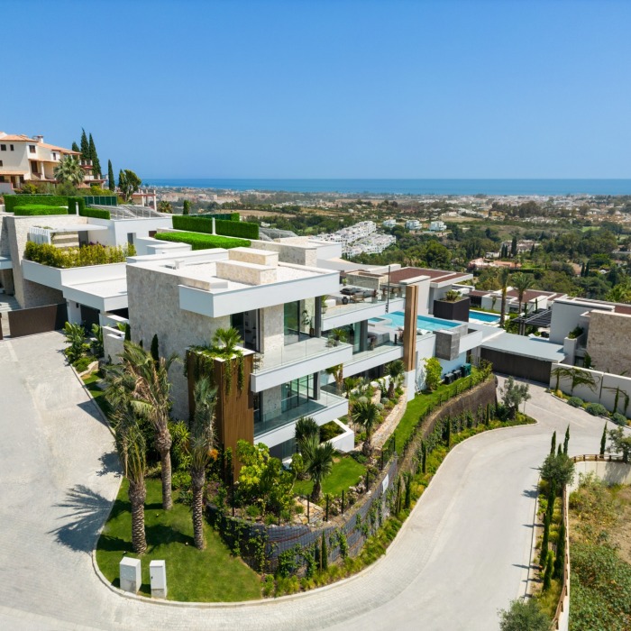 Modern Masterpiece 6 Bedroom Villa in La Quinta in Benahavis | Image 5