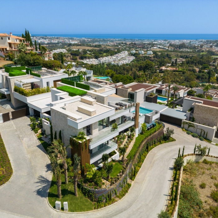 Modern Masterpiece 6 Bedroom Villa in La Quinta in Benahavis | Image 4